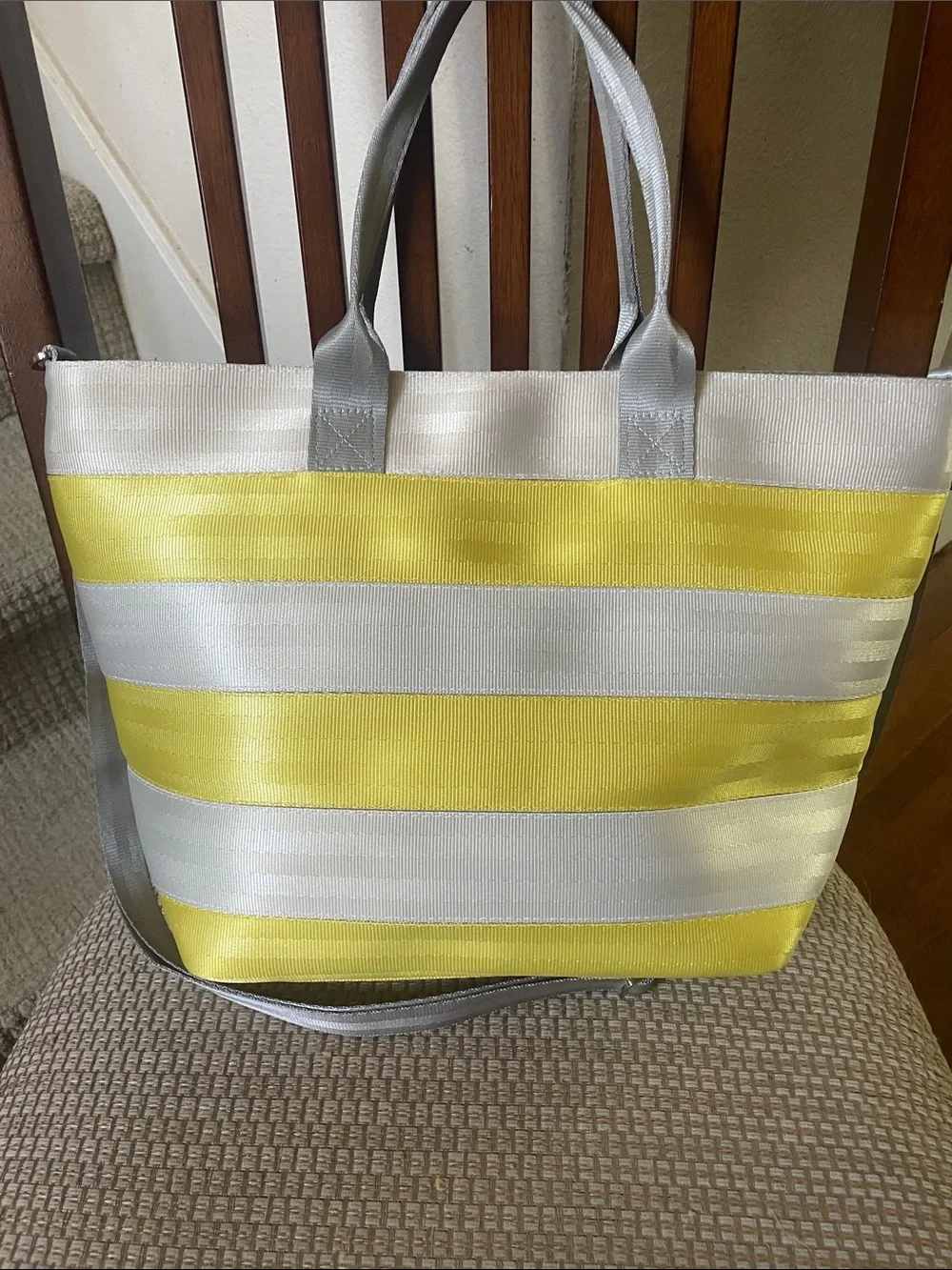 Harveys vanilla/yellow/dove medium streamline tote